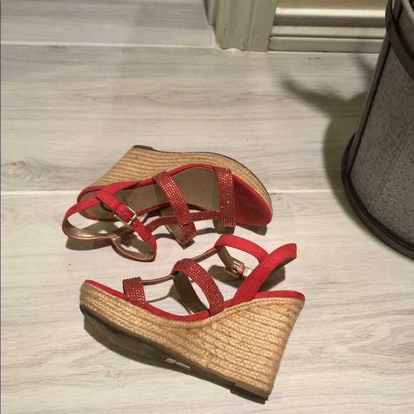 Lively Guess Wedges - Picture 2 of 4
